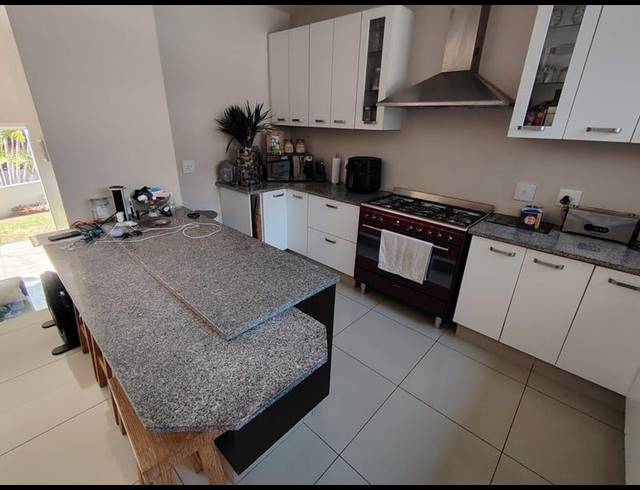 3 BEDROOM APARTMENT FOR SALE IN UMHLANGA CENTRAL